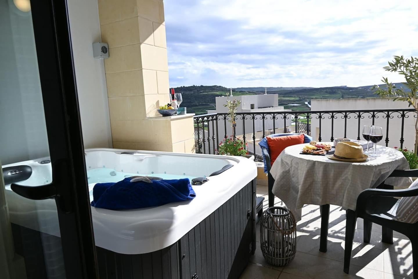 Fl 3 Ta'Lonza Luxury With Hot Tub By Homely Mellieħa Екстериор снимка