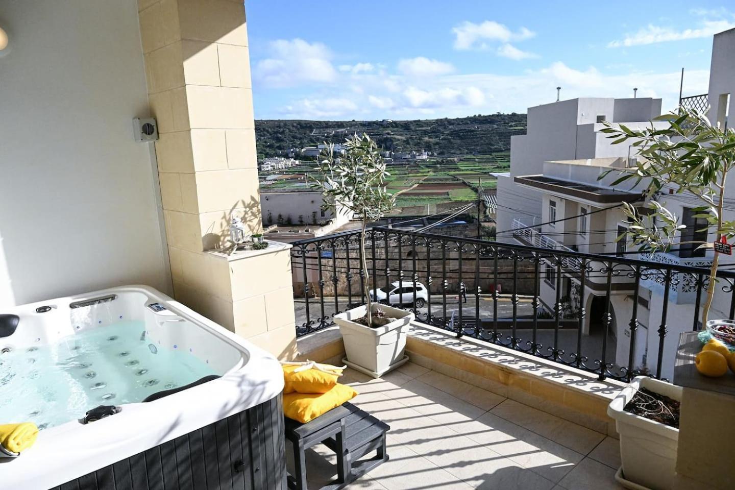 Fl 3 Ta'Lonza Luxury With Hot Tub By Homely Mellieħa Екстериор снимка