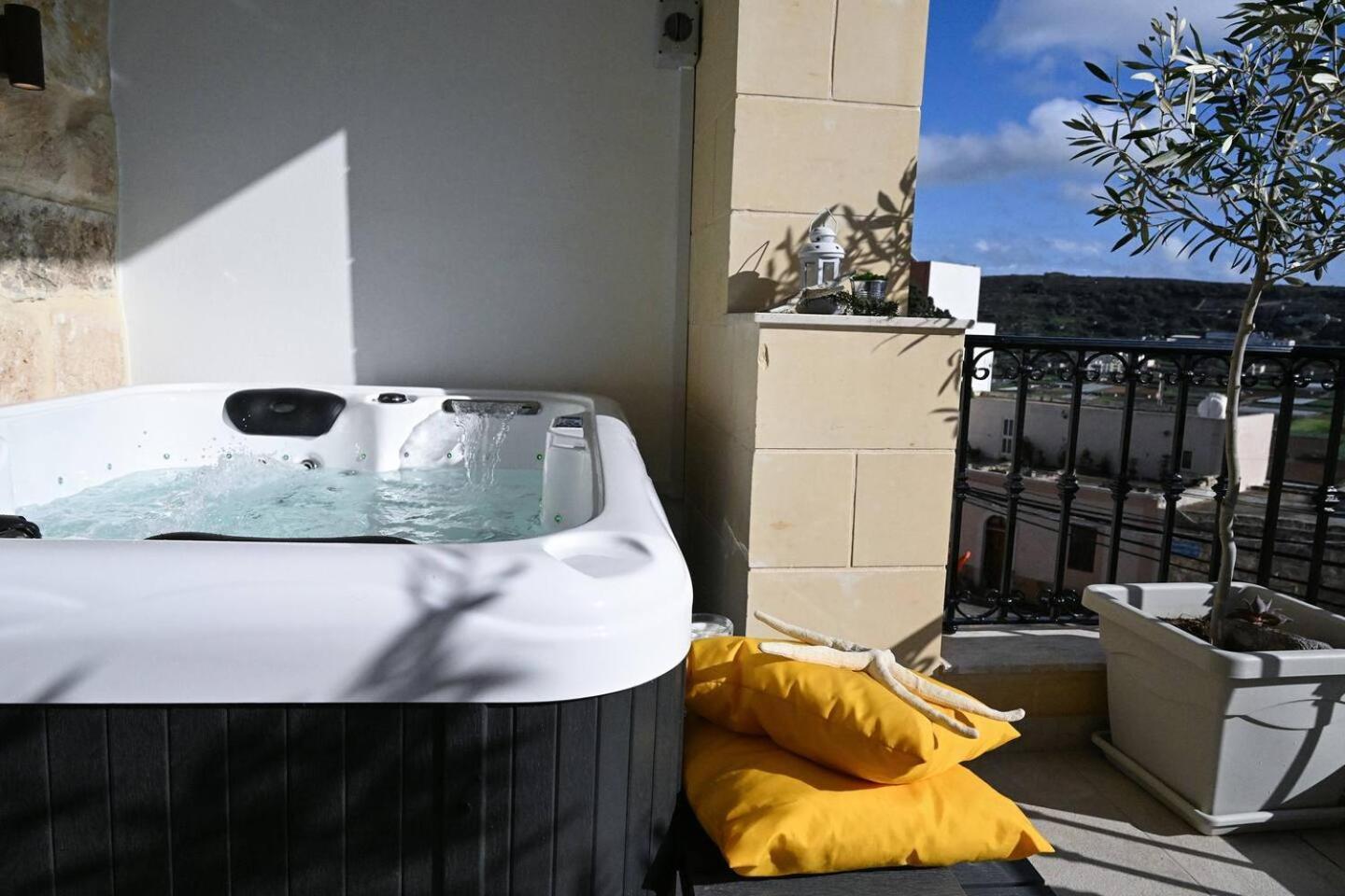 Fl 3 Ta'Lonza Luxury With Hot Tub By Homely Mellieħa Екстериор снимка