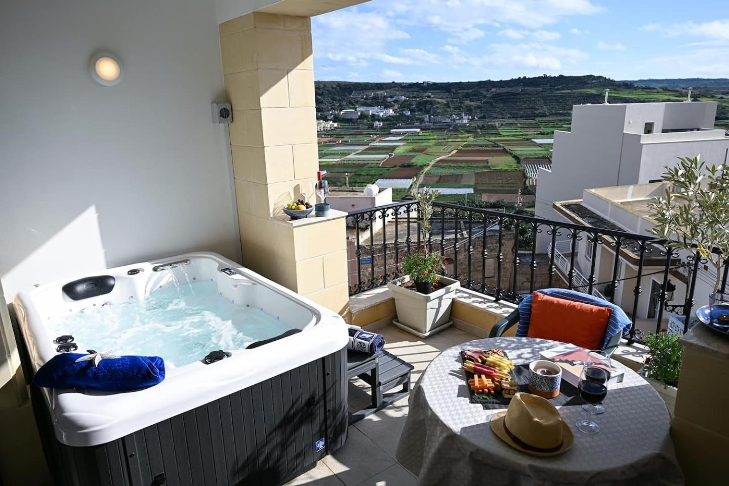 Ta'Lonza Luxury Near Goldenbay With Hot Tub App3 Apartment Mellieħa Екстериор снимка