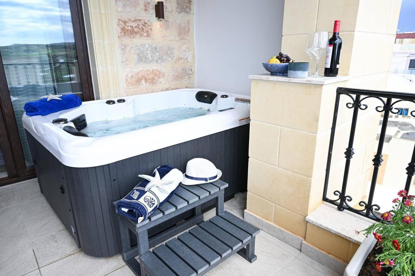 Fl 3 Ta'Lonza Luxury With Hot Tub By Homely Mellieħa Екстериор снимка