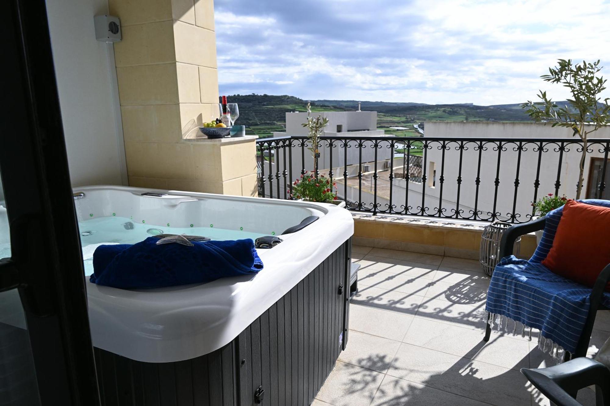 Fl 3 Ta'Lonza Luxury With Hot Tub By Homely Mellieħa Екстериор снимка